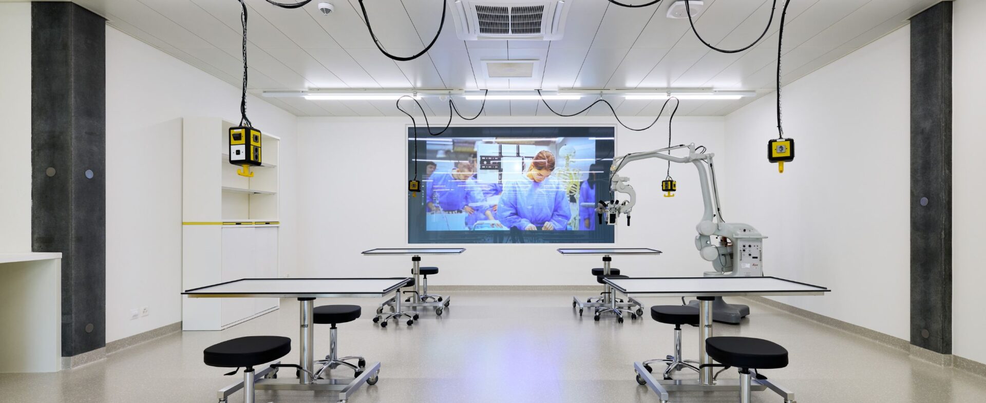 Skills-Lab_Headerbild-e1783347282194-1920x785